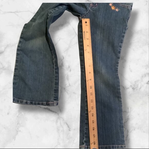 Got 2B Real Girls Size 5/6 Flare Jeans With Floral Embroidery - Picture 9 of 14